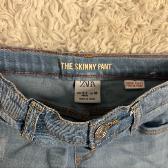 Zara • Girls 2T Skinny Jeans - Picture 3 of 3